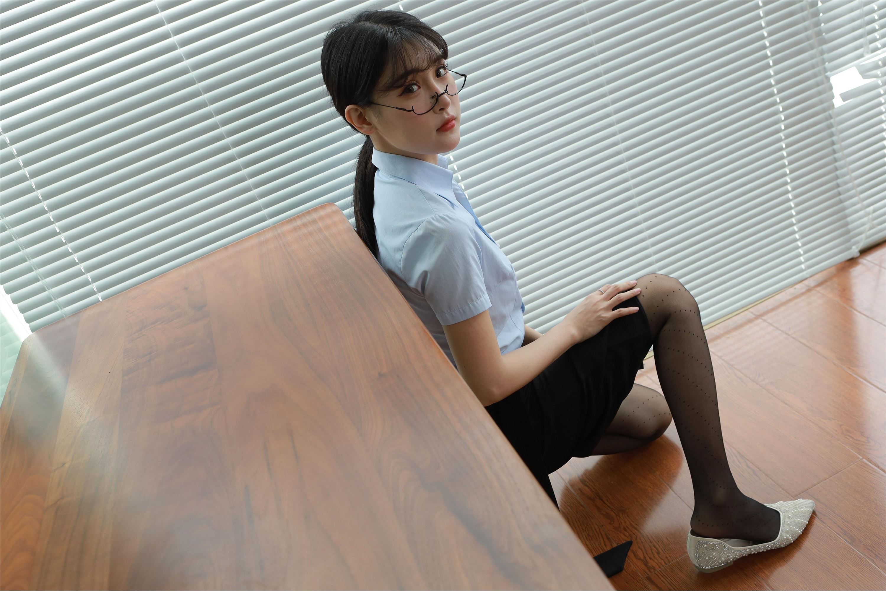 IESS异思趣向  2024.06.12 丝享家 1766 小宝《迷人波点》